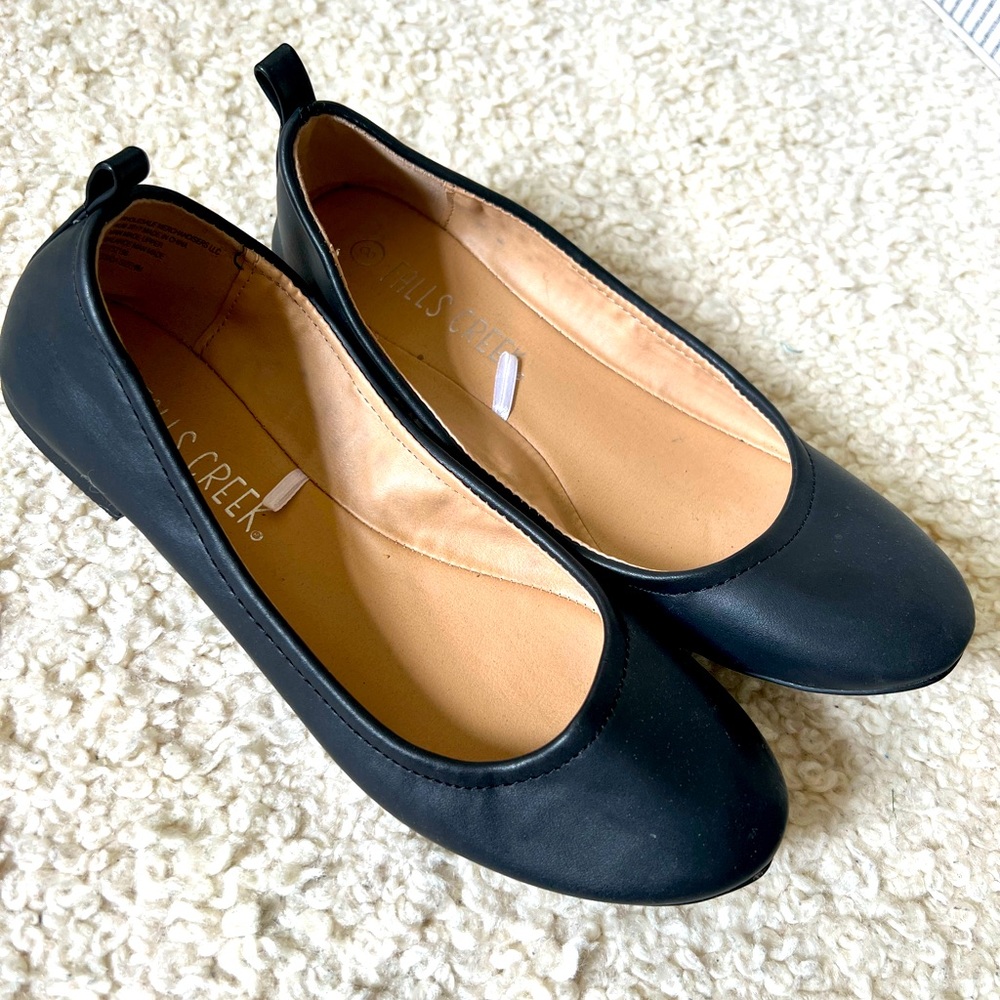 Women’s black flats size 8